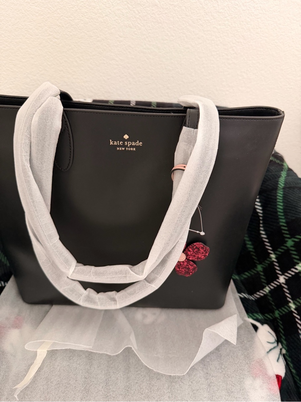 Brand New Kate Spade Kerri medium Black Tote Bag comes with Flower Charm